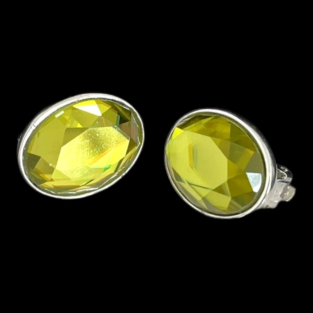 Vintage 1980s Earrings Silver Toned Green Faceted Center Clip On NOS - 4R